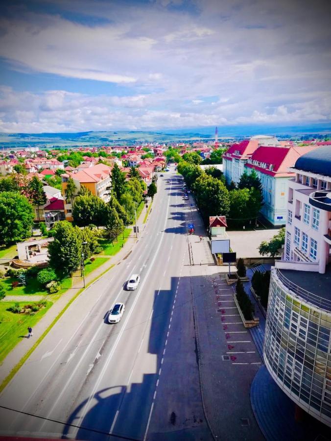 Ferienwohnung Midsummer Boulevard Alba Iulia Exterior foto